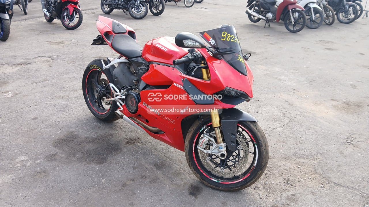 Ducati 1199 Panig S 2015, vermelha