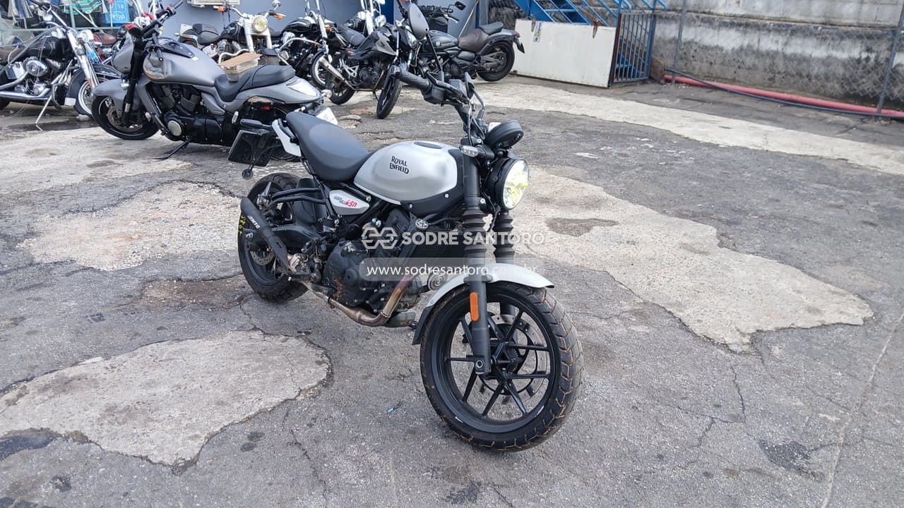 Royal Enfield Guerrilla 450 2026, prata