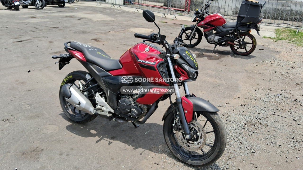 Yamaha Fz15 Fazer Abs 2024, vermelha