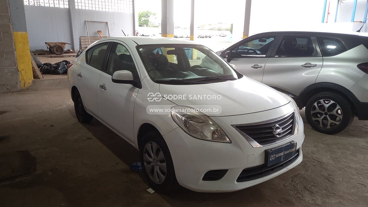 Nissan Versa 16sv Flex 2013, branca