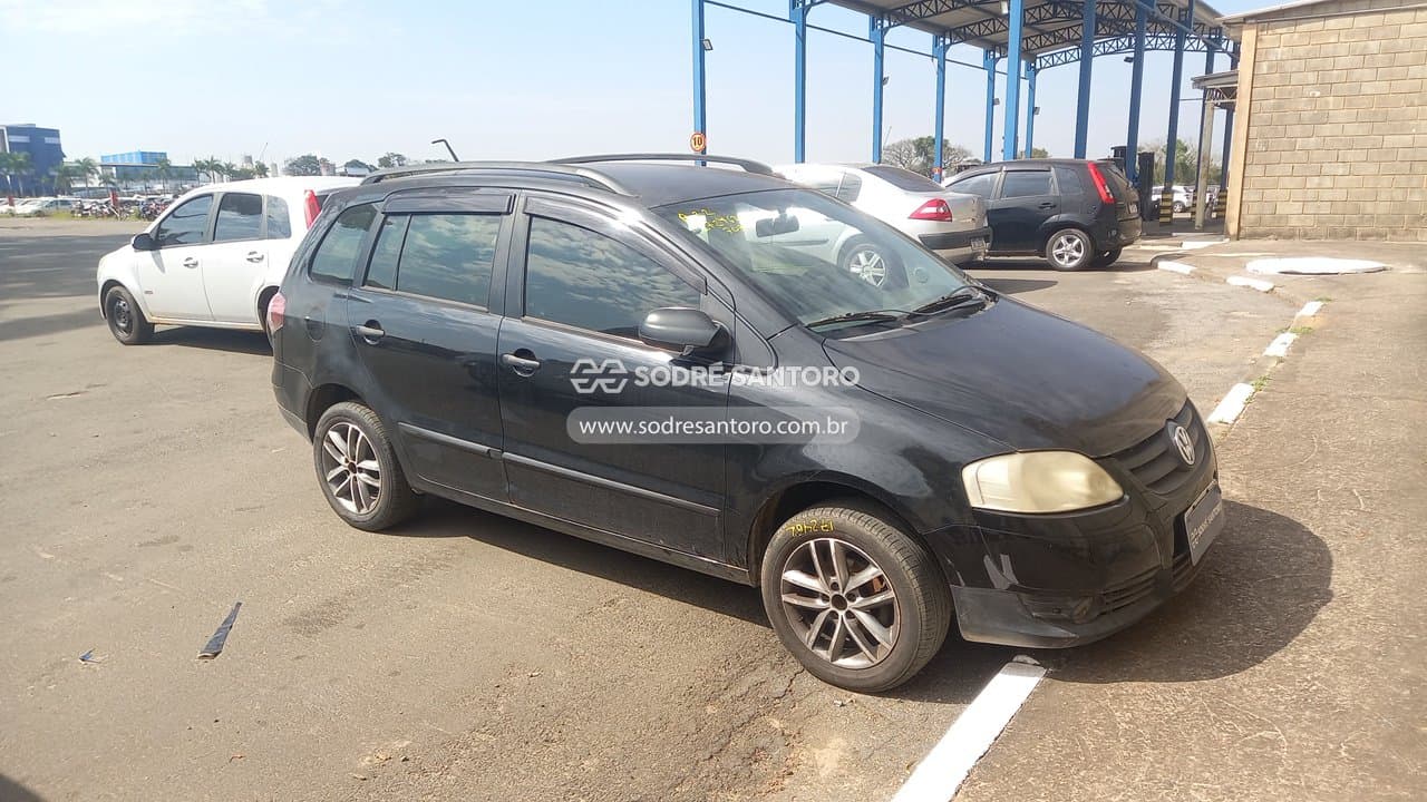 Volkswagen Spacefox 2010, preta