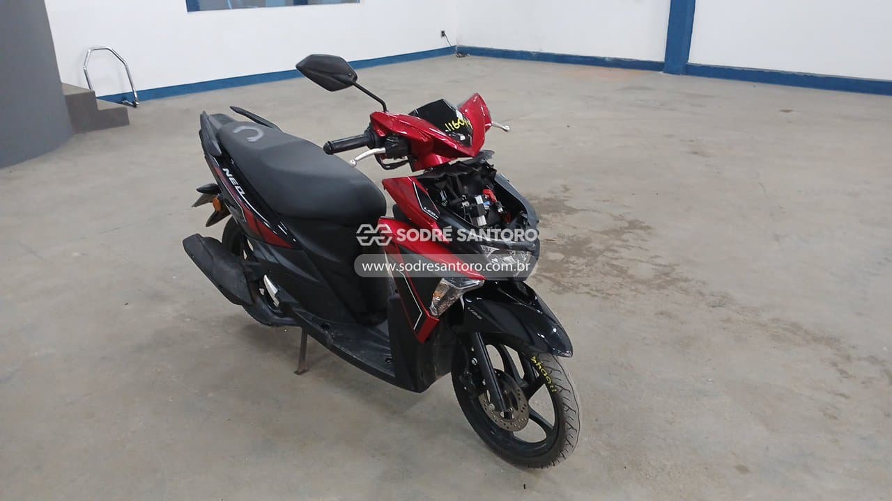 Yamaha Neo 125 2025, vermelha