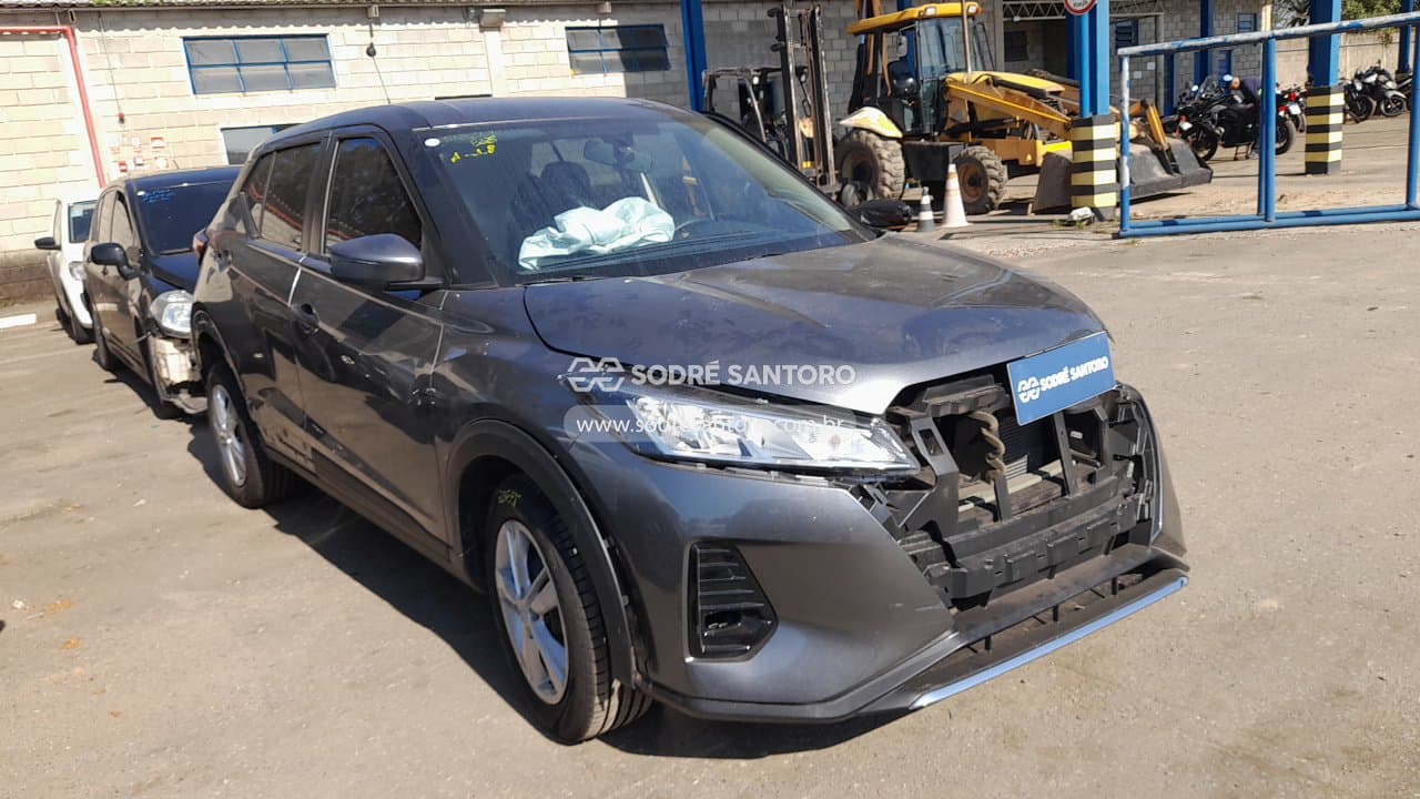 Nissan Kicks Play Active 2025, cinza