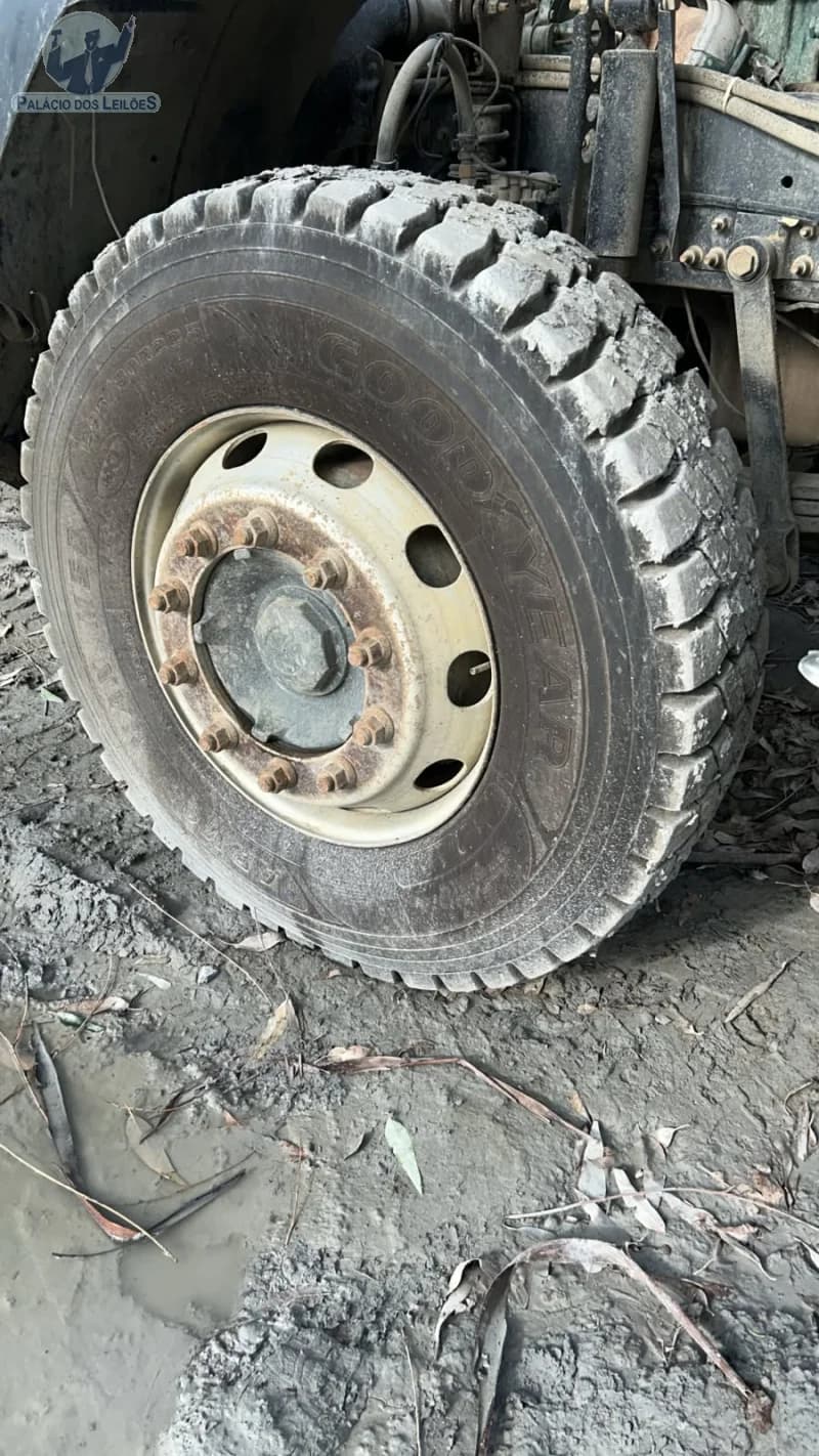 Volvo VM 330 6x4r 2017 — foto 9