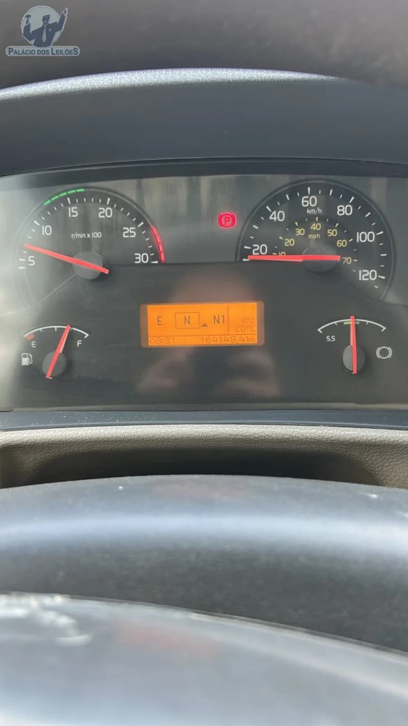 Volvo VM 330 6x4r 2017 — foto 8