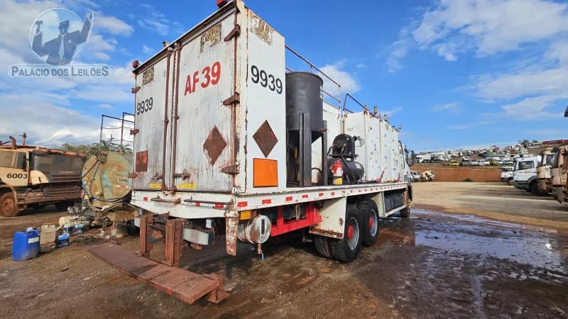 Mercedes-Benz Axor 33406x4 2011 — foto 4