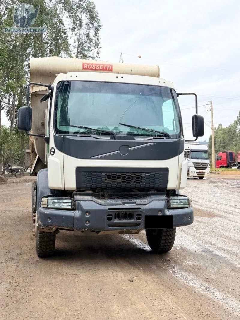 Volvo VM 330 6x4r 2017