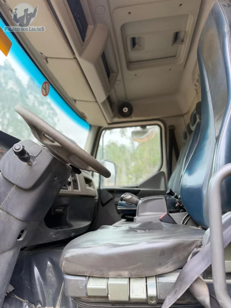 Volvo VM 330 6x4r 2017 — foto 9