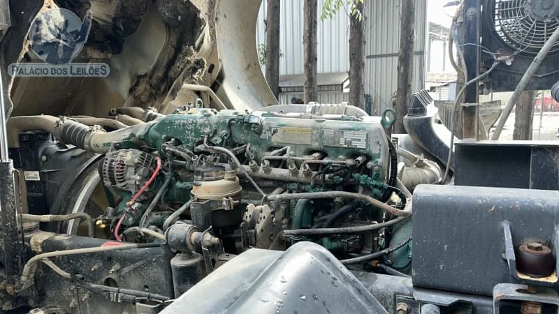 Volvo VM 330 6x4r 2017 — foto 8