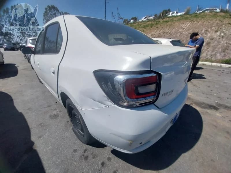 Renault Logan Expr 1016v 2016 — foto 6