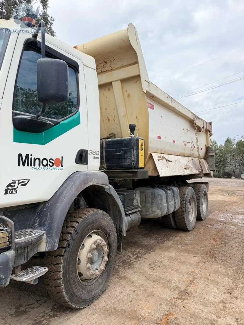 Volvo VM 330 6x4r 2017