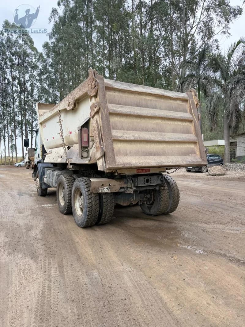 Volvo VM 330 6x4r 2017 — foto 4