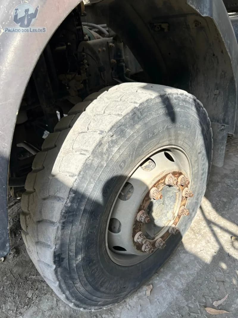 Volvo VM 330 6x4r 2017 — foto 11